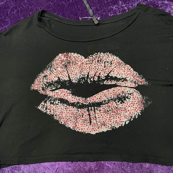 Mid Drift Kiss Lips T Shirt Sparkling - Picture 2 of 6